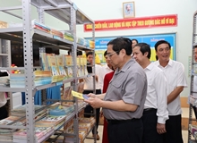 Thủ tướng kiểm tra công tác chuẩn bị khai giảng năm học mới ở Phú Thọ